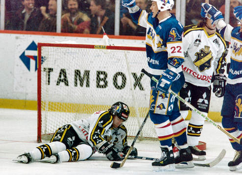 Peter Eriksson, HV71 jublar