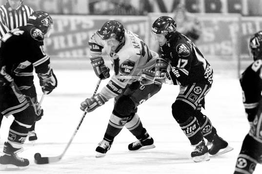 Lars Karlsson, Färjestad med djurgårdens Ola Josefsson i