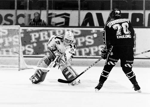 Roger Nordström, målvakt i Malmö och Patric Englund, AIK
