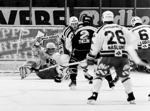 Trångt framför Roger Nordström, målvakt i Malmö
