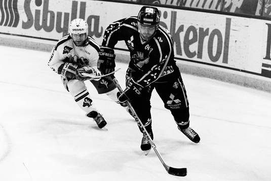 Mats Näslund jagar en AIK spelare