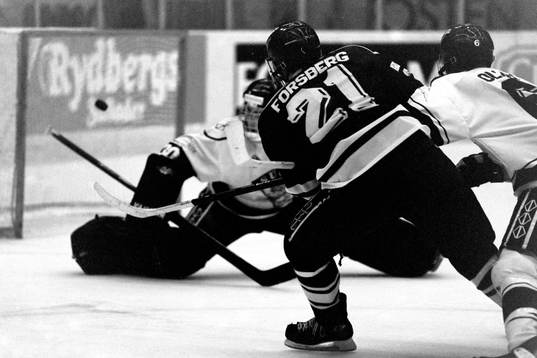 Peter Forsberg, Sverige gör mål på Finland