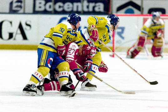 Stefan Larsson, Sverige kör över canadas Mark Bassen