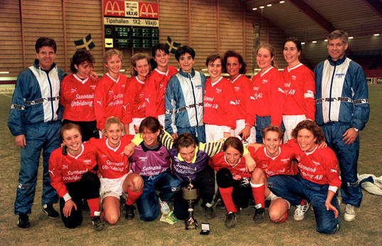 Bläddra bland fler bilder av 930221 Fotboll, Hallsvenskan, Dam, Final,  Sunnanå - Älvsjö