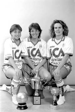 Pia Sundhage i mitten