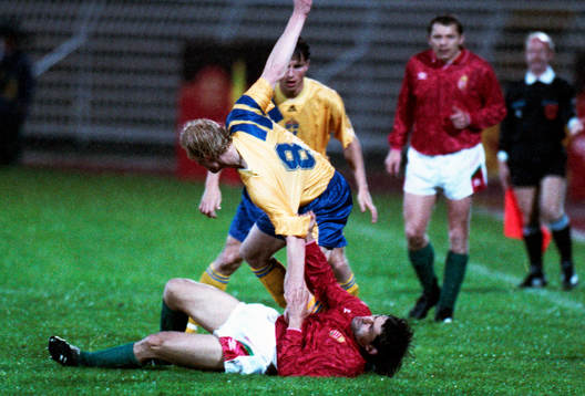 Klas Ingesson dras omkull