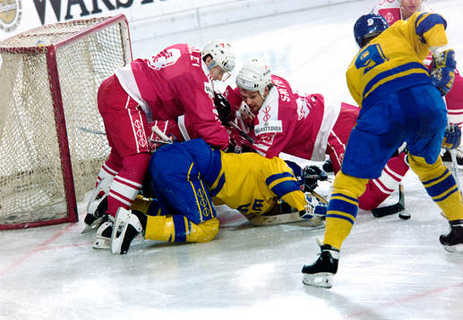 Mikael Renberg, Sverige framför canadas målvakt Bill