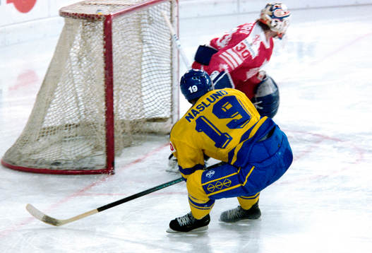 Markus Näslund, Sverige framför canadas målvakt Bill