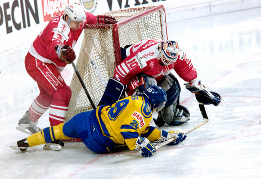 Mikael Renberg, Sverige framför canadas målvakt Bill