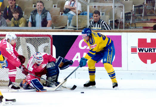 Peter Forsberg, Sverige framför canadas målvakt Bill