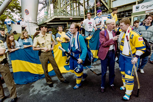 Besvikna svenskar lämnar arenan