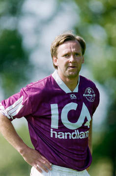 Dan Corneliusson, Qviding med bollen