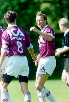 Dan Corneliusson, Qviding med bollen