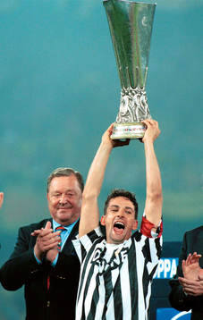Roberto Baggio, Juventus. I bakgrunden Lennart Johansson