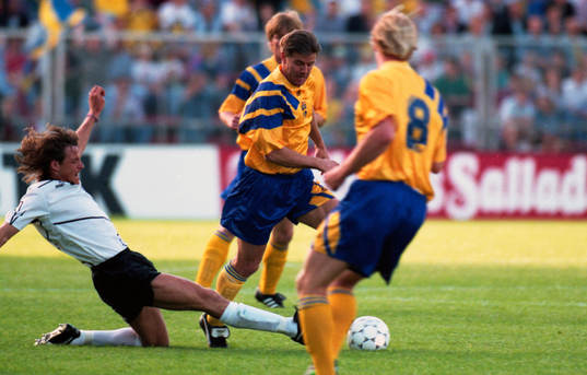 Roland Nilsson med bollen