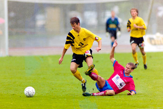 Michael Nikolic, Hässleholm med bollen