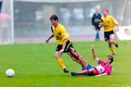 Michael Nikolic, Hässleholm med bollen