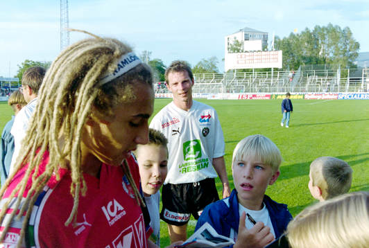 Tremålsskytten Hiynur Stefansson, Örebro i bakgrunden