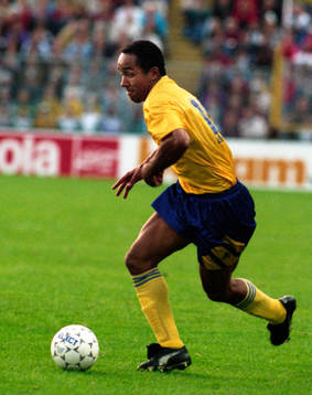 Martin Dahlin med bollen
