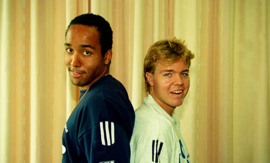 Martin Dahlin och Tomas Brolin fotograferas ihop