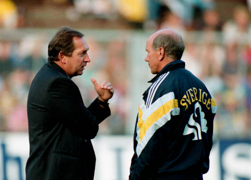 Gerhard Houllier, förbundskapten, Frankrike diskuterar med
