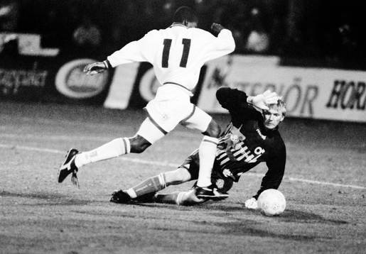 Faustino Asprilla, Parma rundar degerfors målvakt Mats