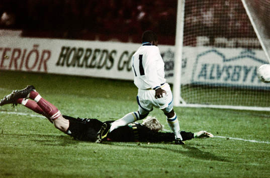 Faustino Asprilla, Parma rundar degerfors målvakt Mats
