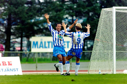 Uddevallas  Ayo Oyedeji och Christian Fredriksson jublar