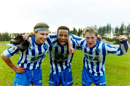 Uddevallas målskyttar Johnny Schöön, Ayo Oyedeji och