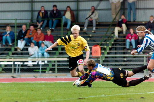 Percy Olsson, Hässleholm framför uddevallas målvakt