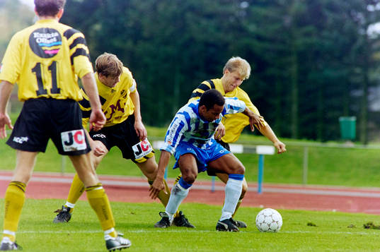 Ayo Oyedeji, Uddevalla uppvaktas