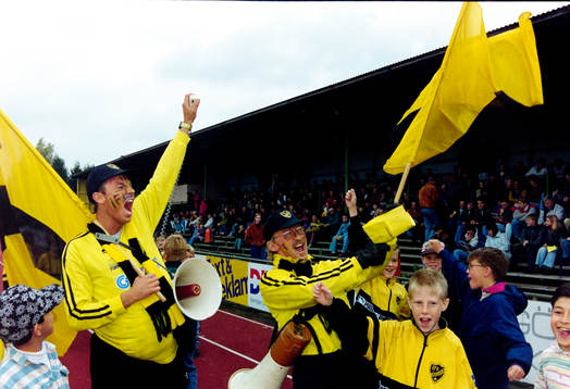 Glenn och Kenn Karlsson jublar med fansen