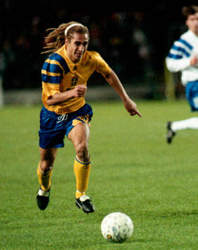 Henrik Larsson med bollen
