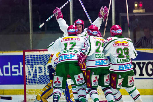 Daniel Alfredsson och Frölunda jublar