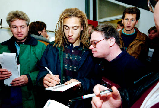 Henrik Larsson, Feyenoord skriver autograf