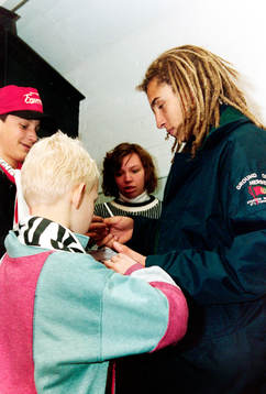 Henrik Larsson, Feyenoord skriver autograf