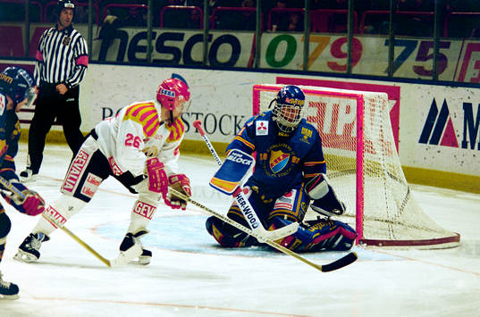 Anders Huss, Brynäs oroar Thomas Östlund, målvakt i