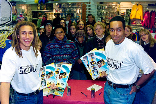 Henrik Larsson och Martin Dahlin signerar böcker på