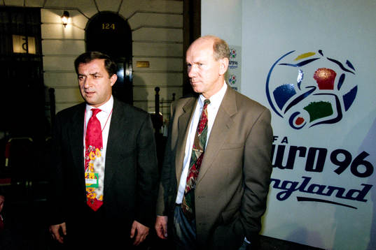 Fatih Terim, förbundskapten i Turkiet och Tommy Svensson,