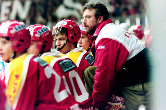Magnus Wernblom och Peter Forsberg framför Kent Forsberg,