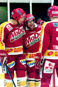 Modos Mats Lundström kramas om