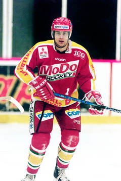 Martin Hostak, Modo