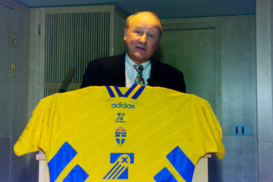 Lars-Åke Lagrell med landslagströja