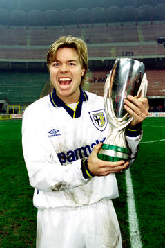 Tomas Brolin, Parma jublar med pokalen