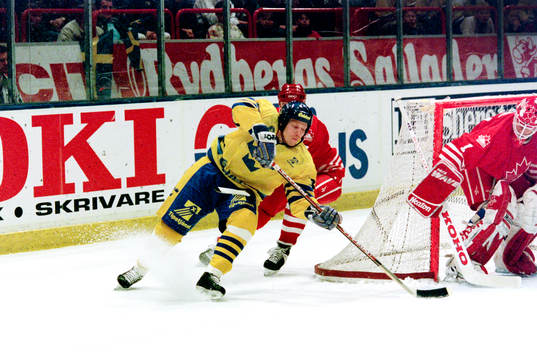 Charles Berglund, Sverige med pucken