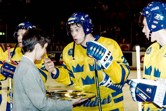 Peter Forsberg, Sverige får pris