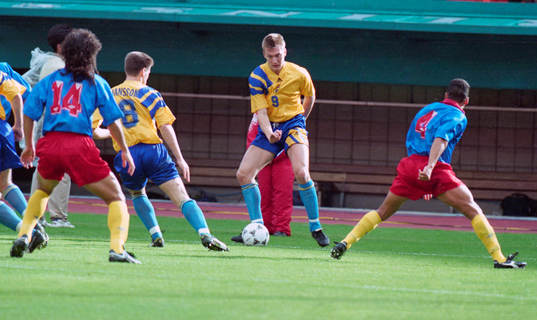 Stefan Landberg med bollen