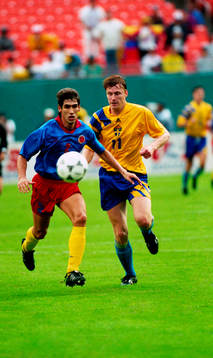Andres Escobar och Kennet Andersson på språng