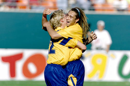 Henrik Larsson och Mats Lilienberg, Sverige jublar