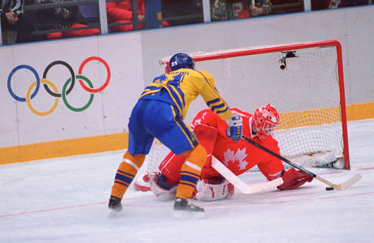 Peter Forsberg, Sverige och Corey Hirsch, Kanada. (Straff)
